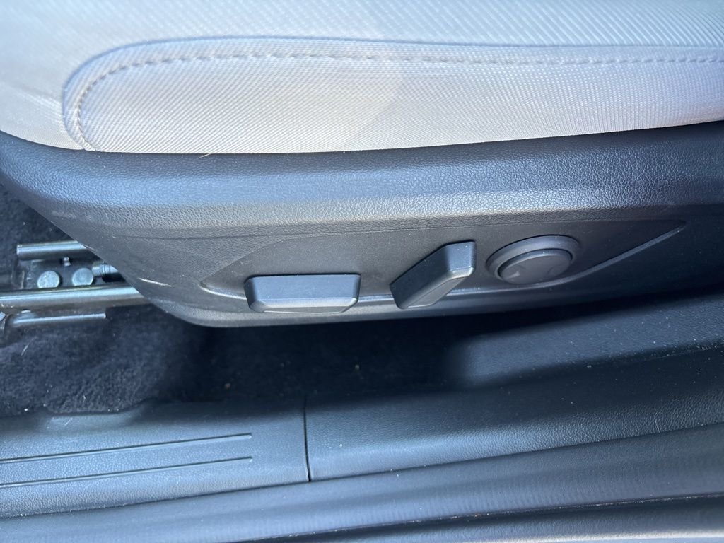 Used 2025 Gray Hyundai SEL image 25