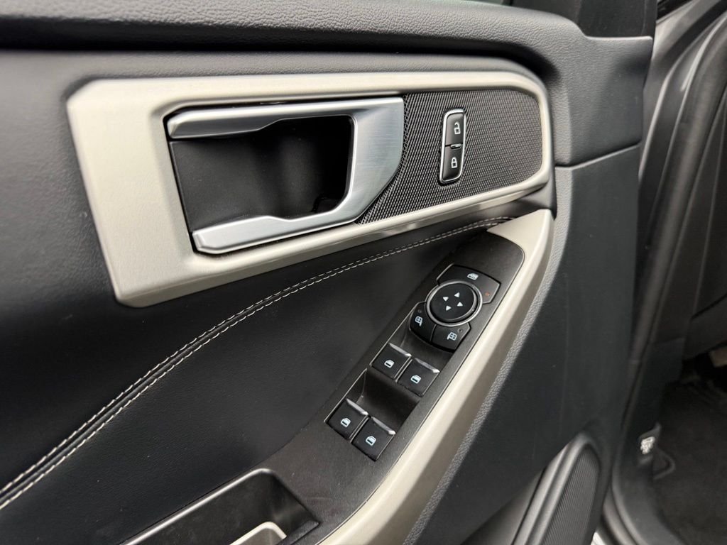 Used 2023 Gray Ford XLT image 21