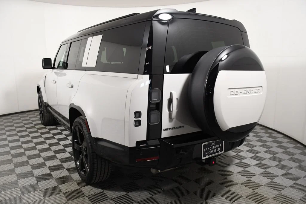 New 2026 Borasco Grey Land Rover X-Dynamic SE image 4