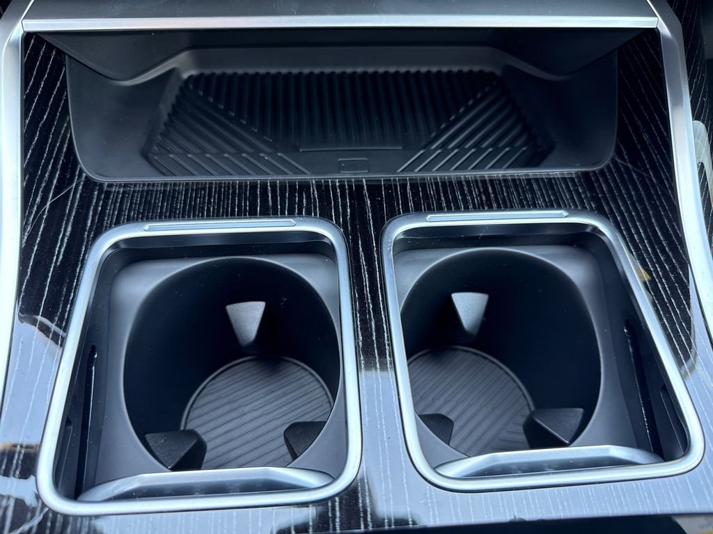 New 2026 Black Sapphire Metallic BMW 740i image 25