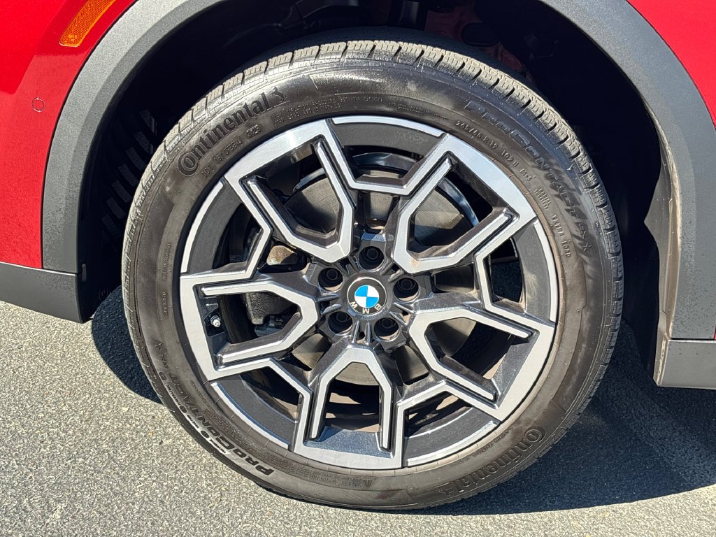Used 2026 Vegas Red Metallic BMW xDrive28i image 7
