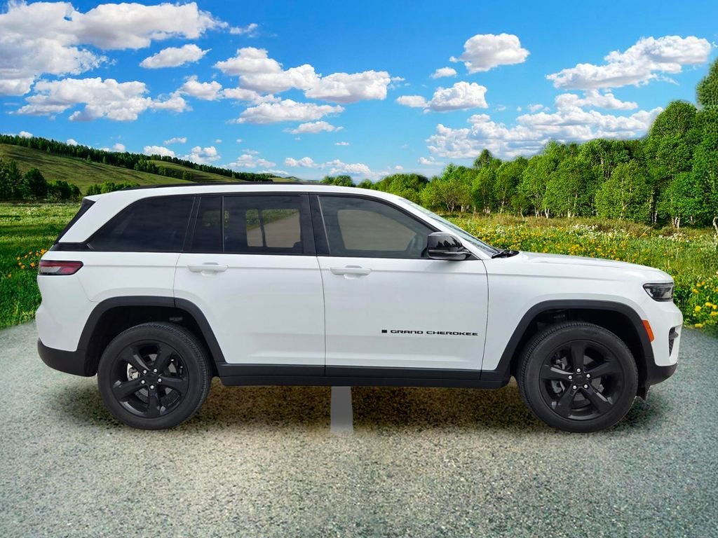 Used 2023 White Jeep Altitude X image 7