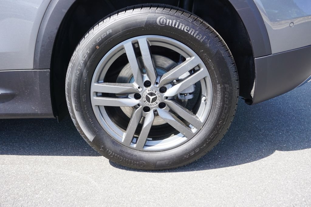 Certified Used 2025 Mountain Grey Metallic Mercedes-Benz GLB 250 image 15
