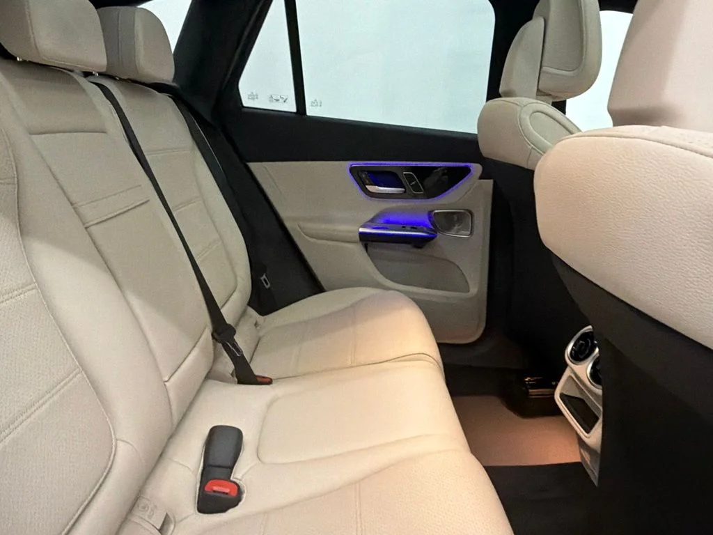 New 2027 White Mercedes-Benz GLC 300 image 25
