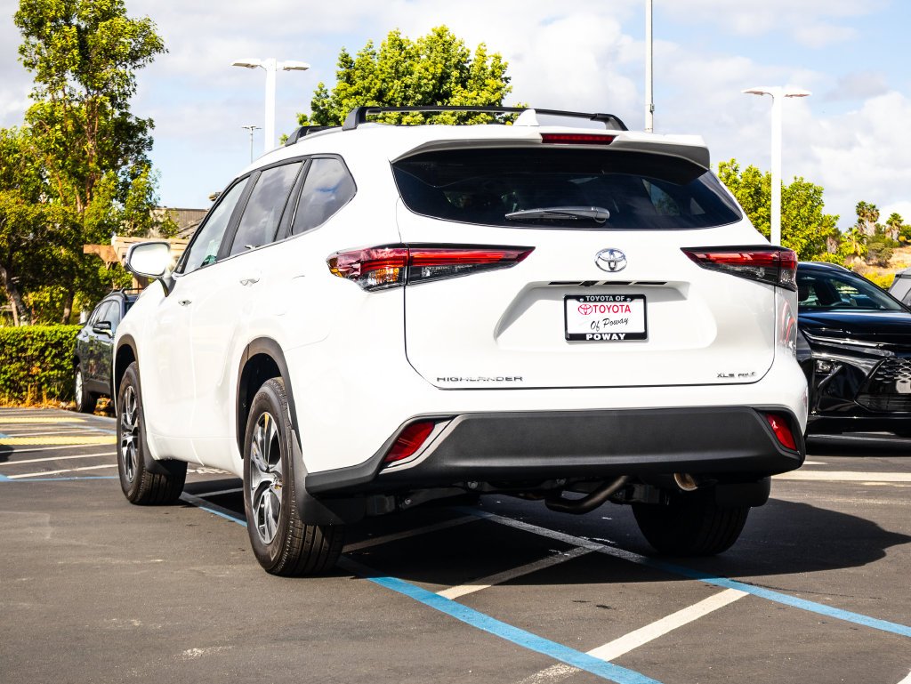 New 2026 Wind Chill Pearl <sup>1</sup> Toyota  XLE image 7
