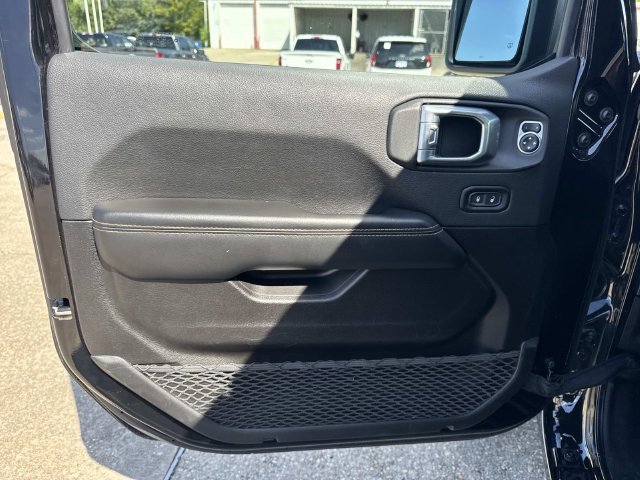 Used 2025 Black Jeep Sahara image 40