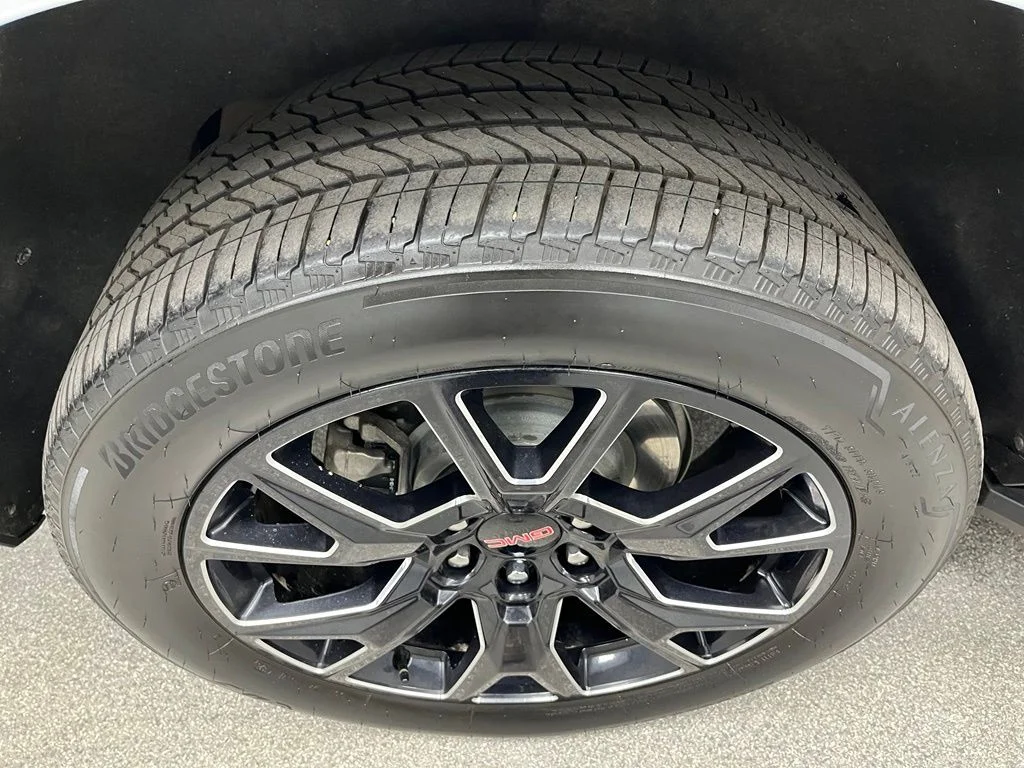 Used 2025 White GMC Elevation image 17