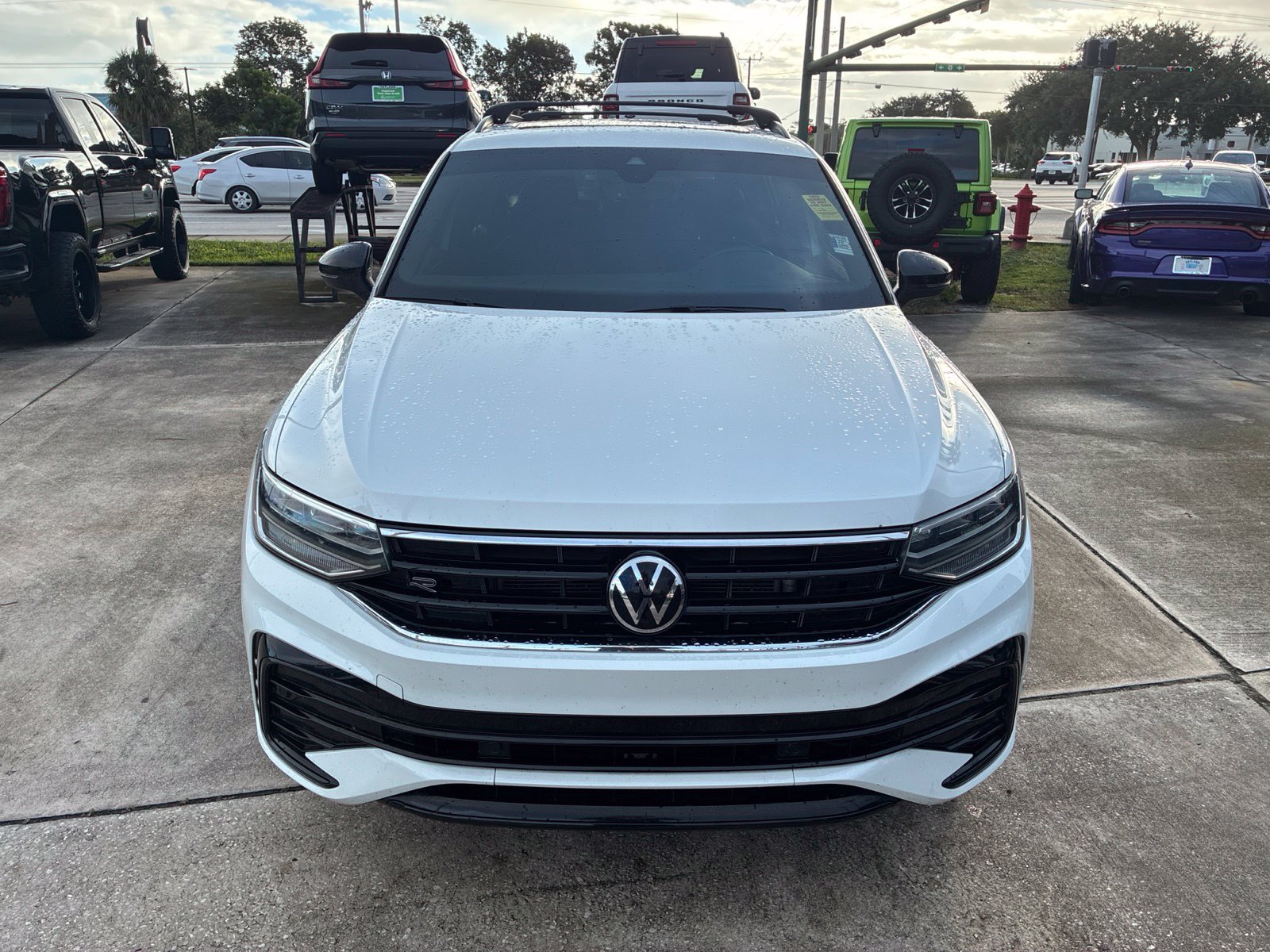 Used 2023  Volkswagen 2.0T SE R-Line Black image 8