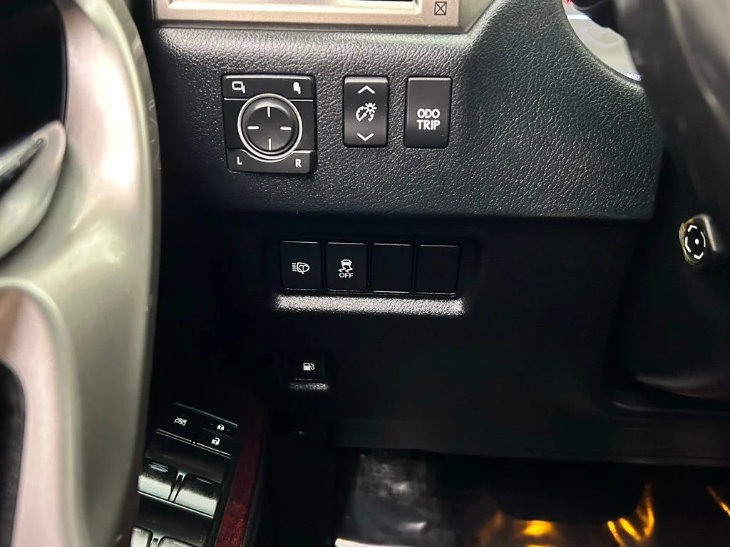 Used 2016 Silver Lexus 460 image 22