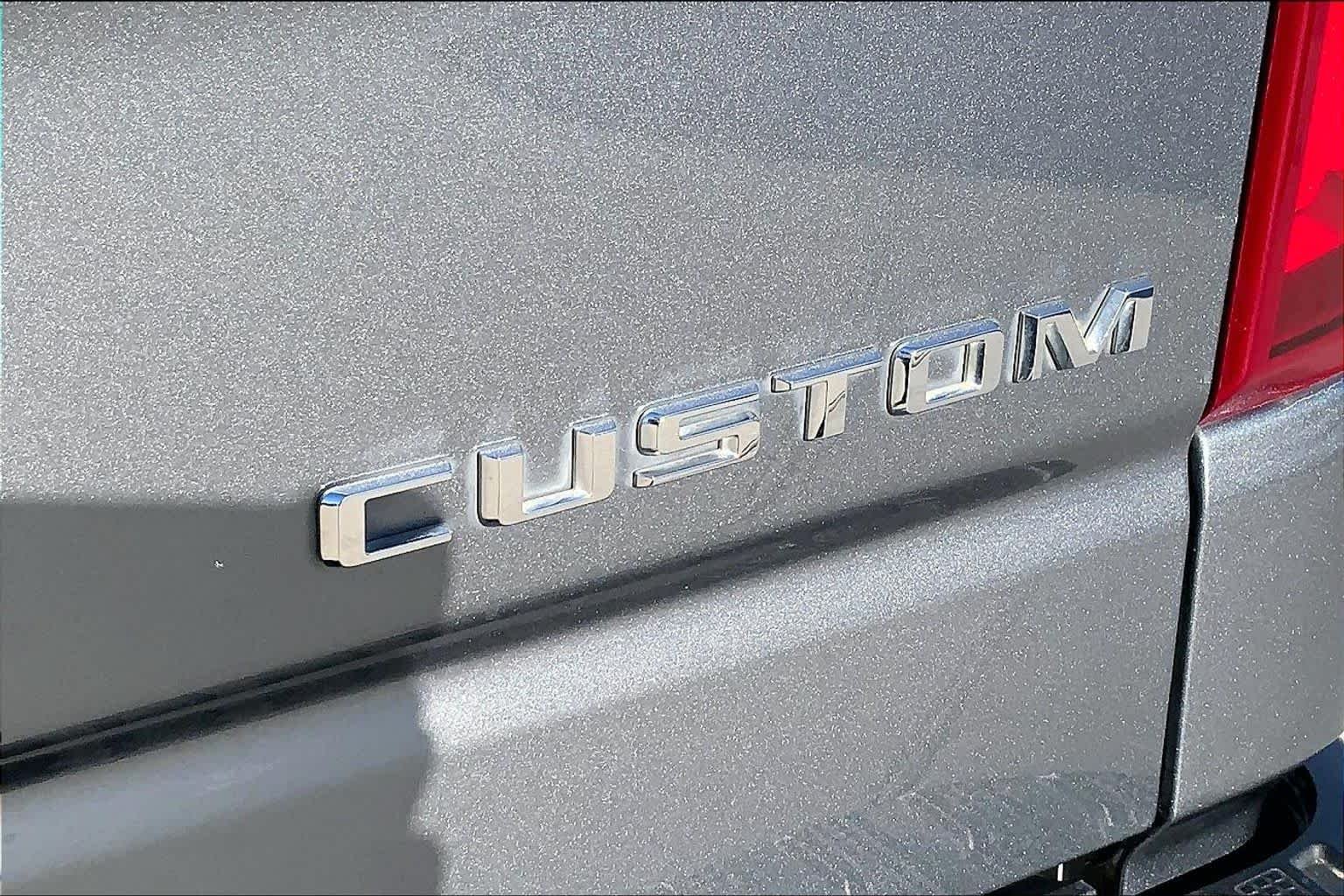Used 2022 Satin Steel Metallic Chevrolet Custom image 9