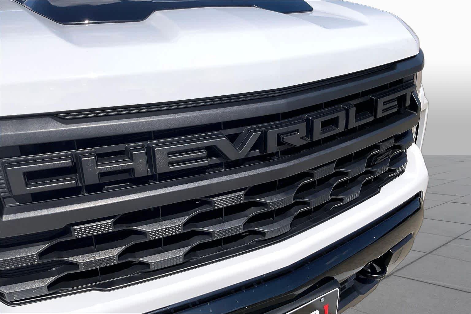 Used 2024 Summit White Chevrolet Custom Trail Boss image 29