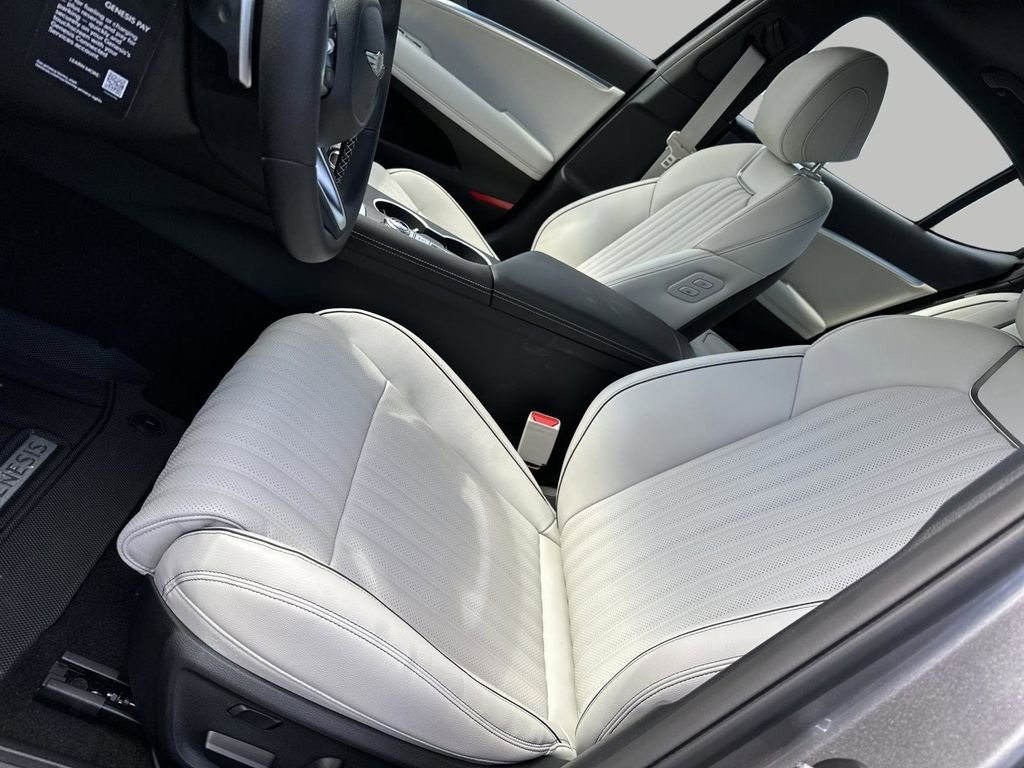 New 2026 Silver Genesis 3.3T SPORT PRESTIGE image 9