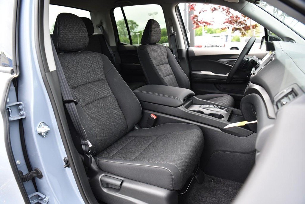 2025 Honda Ridgeline Sport - Photo 23