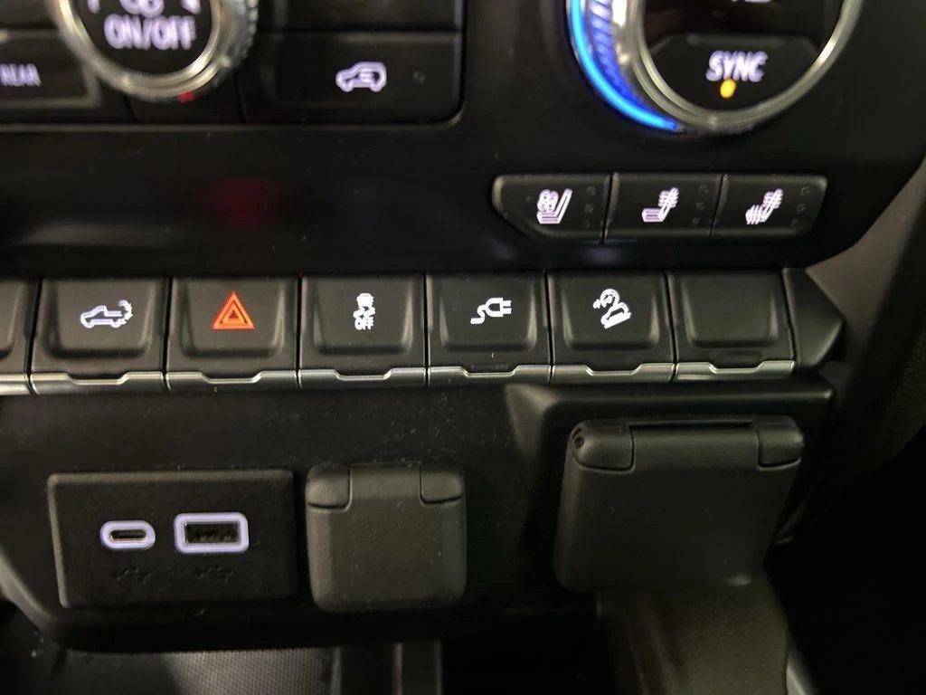 Used 2021 White Frost GMC Denali image 33