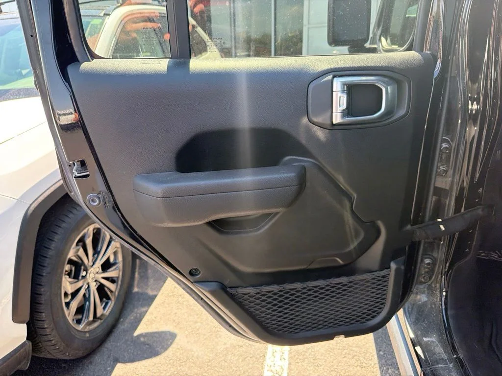 Used 2022 Black Clearcoat Jeep Mojave image 9