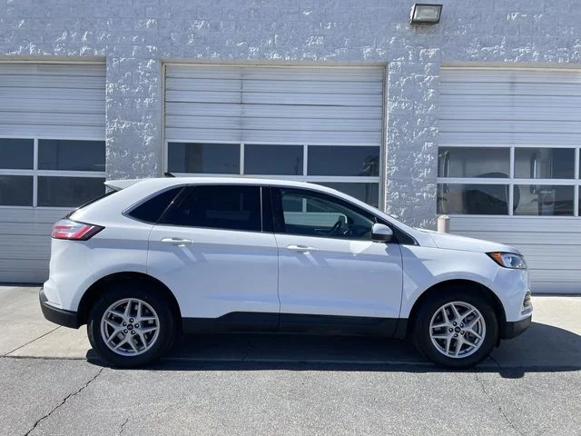 2024 Ford Edge SEL AWD's photo