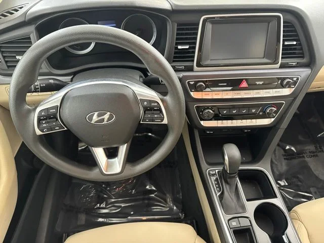 Used 2019 White Hyundai SE image 27