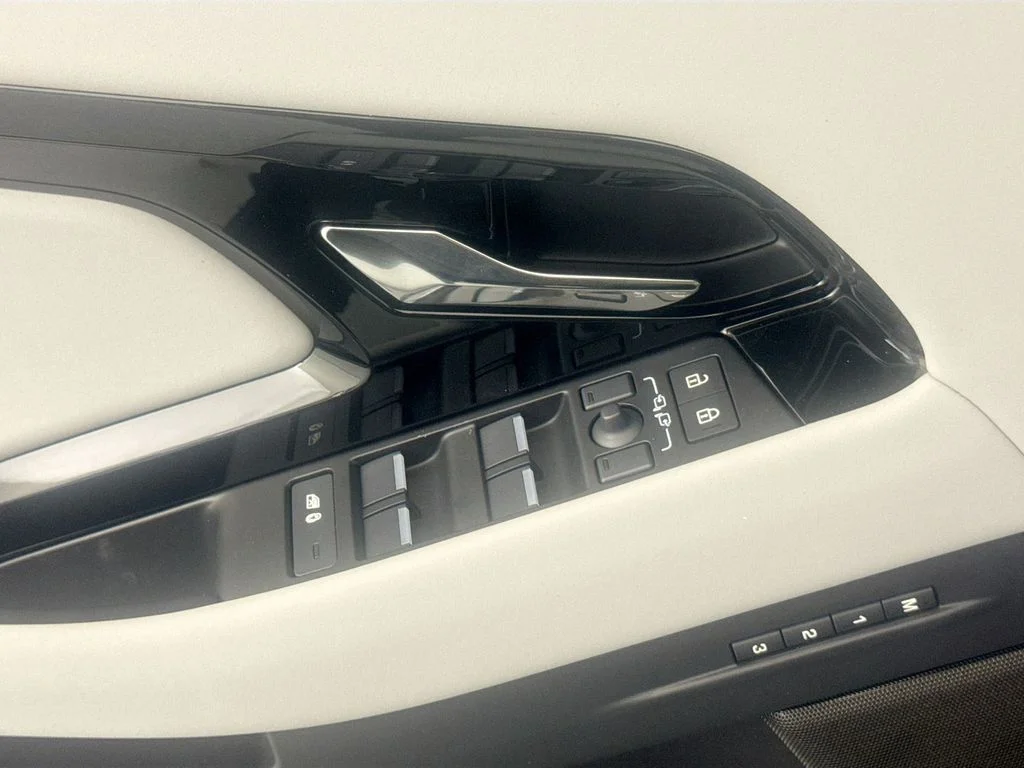New 2026 Eiger Grey Land Rover Core S image 13
