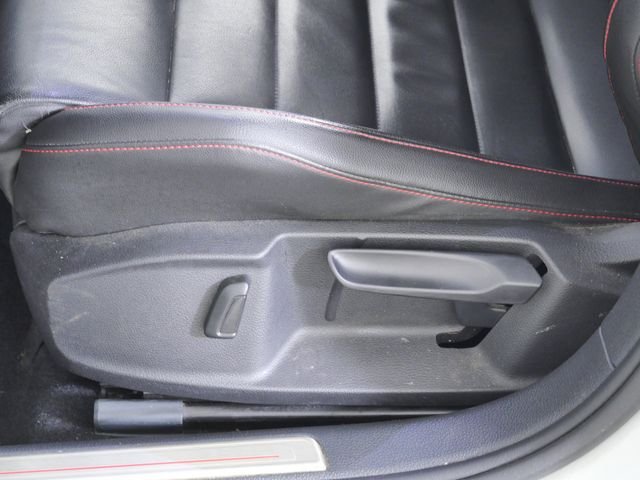 Used 2017 White Volkswagen SE image 24