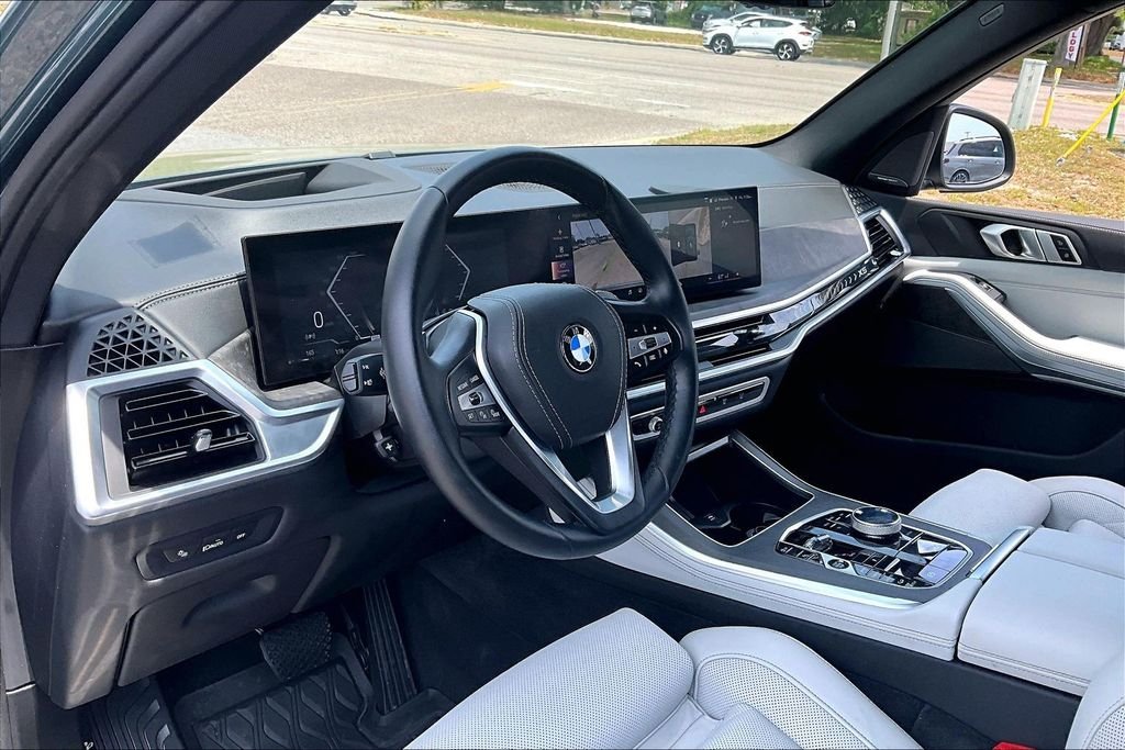 Used 2024 Blue BMW xDrive40i image 14