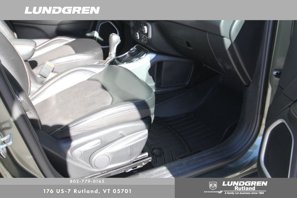 Used 2020 Green Jeep Latitude image 16