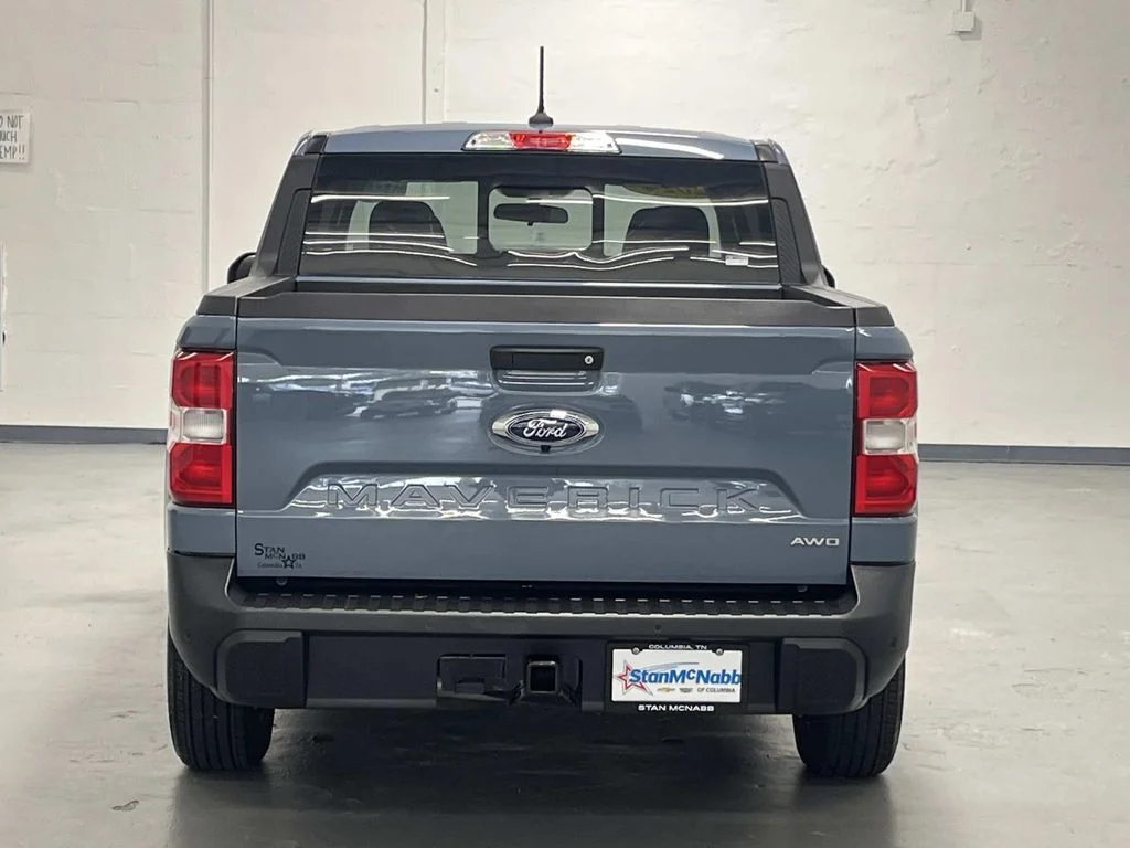 Used 2024 Azure Gray Metallic Tri-Coat Ford Lariat Super Crew AWD 2.0L 1 Owner image 7