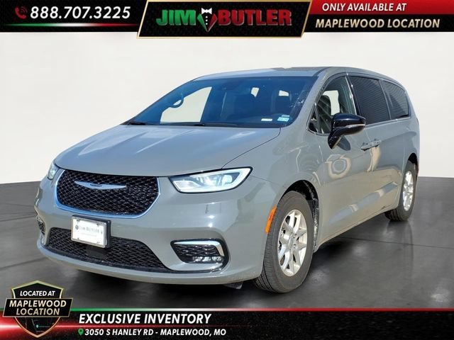 Used 2025  Chrysler Select image 1