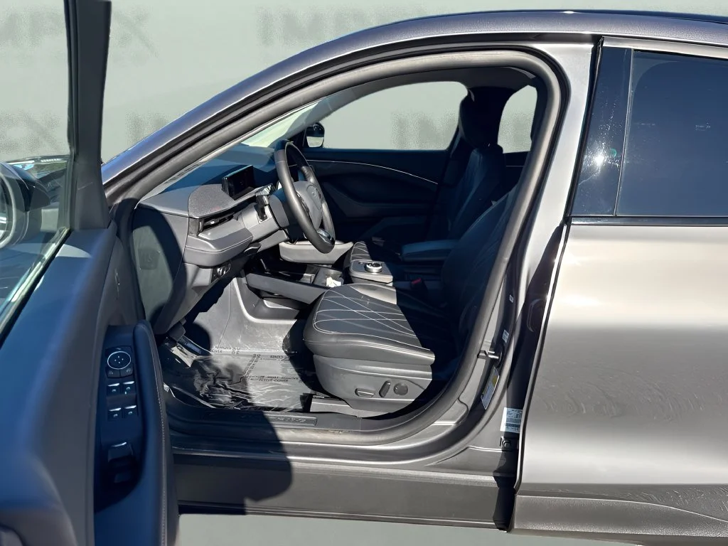 Used 2023 Gray Ford Select image 9