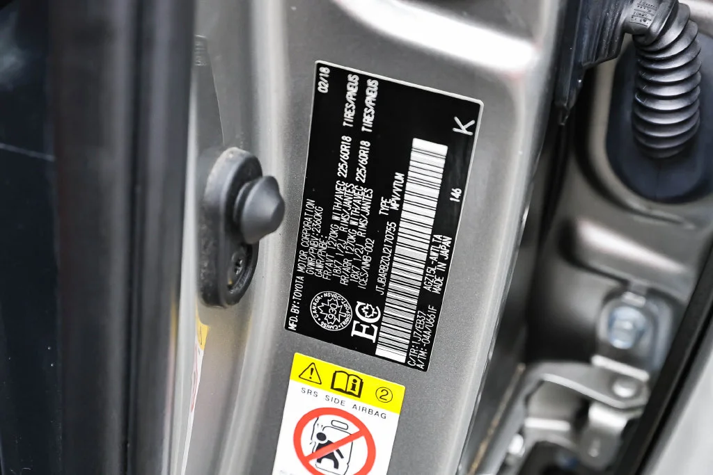 Used 2018  Lexus  image 32