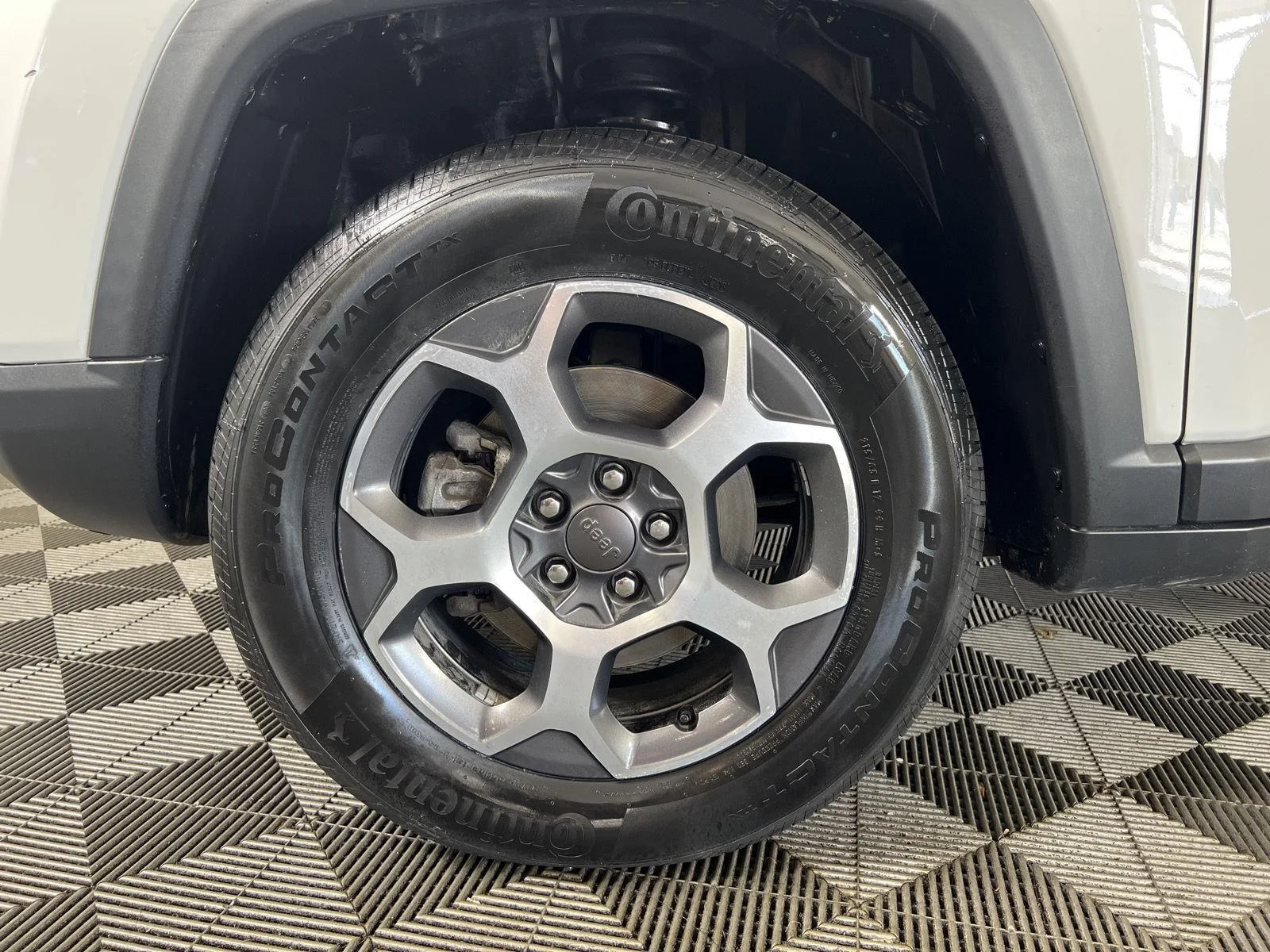 Used 2022  Jeep Trailhawk image 34