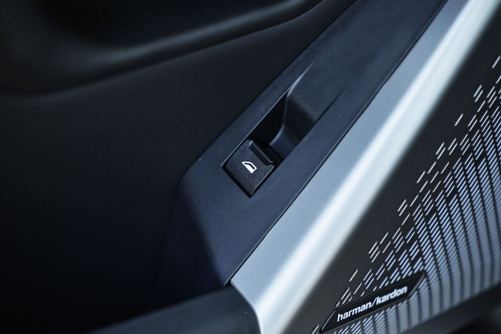 2025 BMW 5 Series 530i - Photo 25