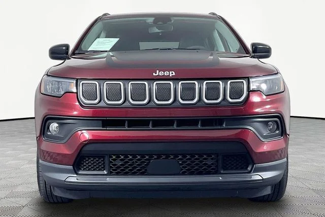 Used 2022 Red Jeep Latitude image 2