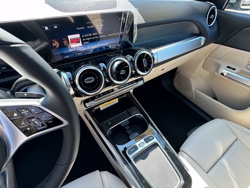 New 2026 Cirrus Silver Metallic Mercedes-Benz GLB 250 image 31