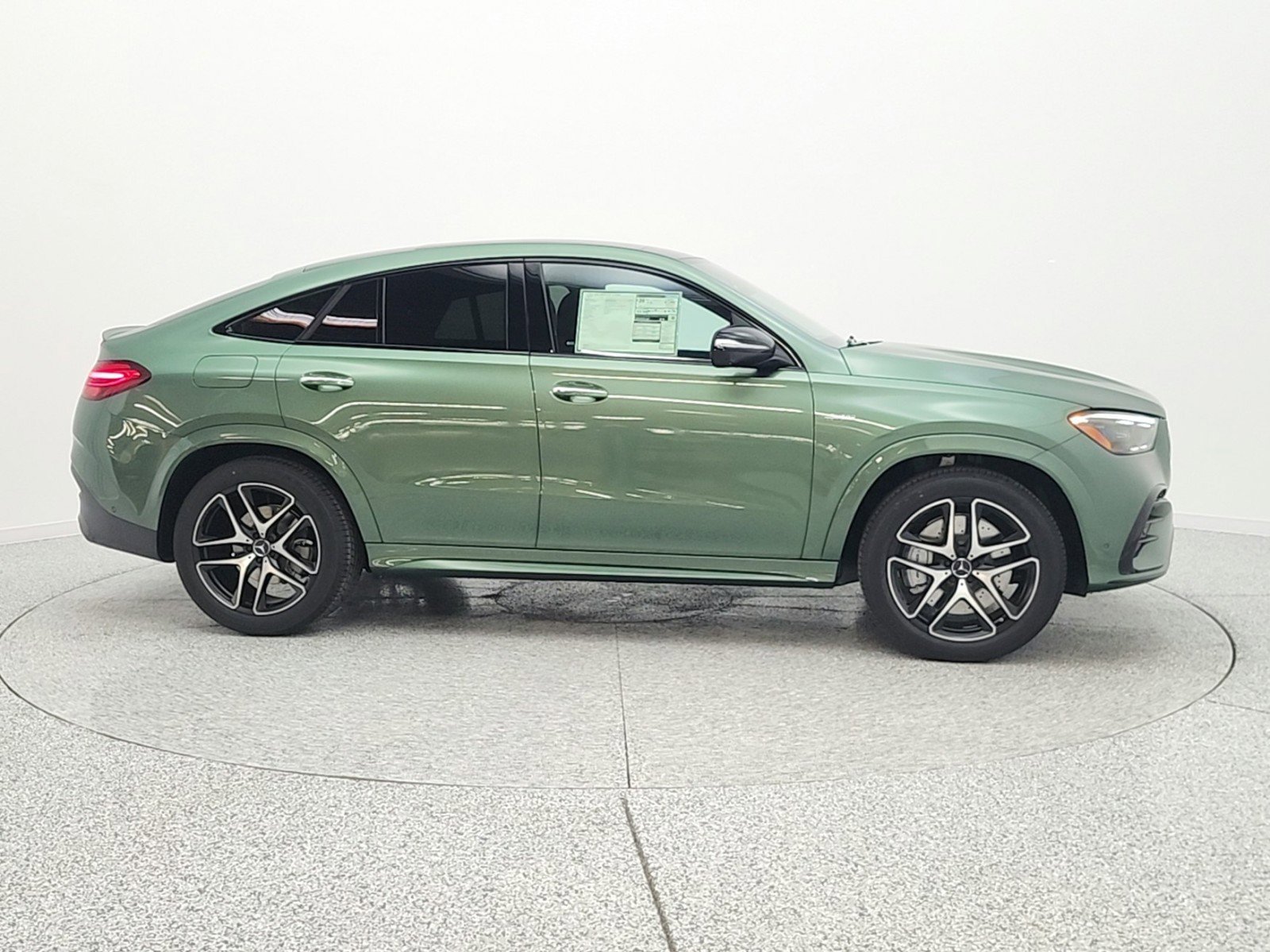 New 2026 MANUFAKTUR Ireland Mid Green Metallic Mercedes-Benz AMG® GLE 53 4MATIC+ Coupe image 25