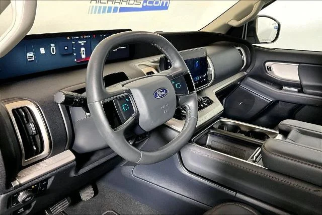 Used 2025 Oxford White Ford Active image 37