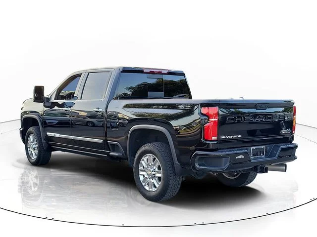 Used 2024 Black Chevrolet High Country image 7