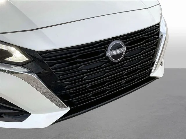 Used 2025 White Nissan 2.5 SL image 33