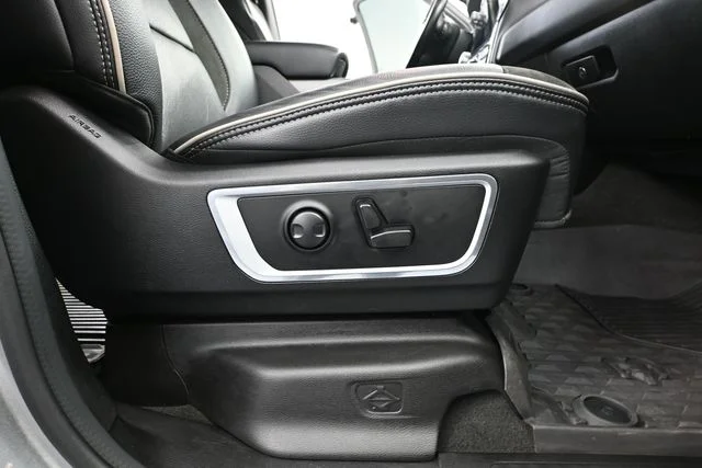 Used 2023 Silver Ram Laramie image 52