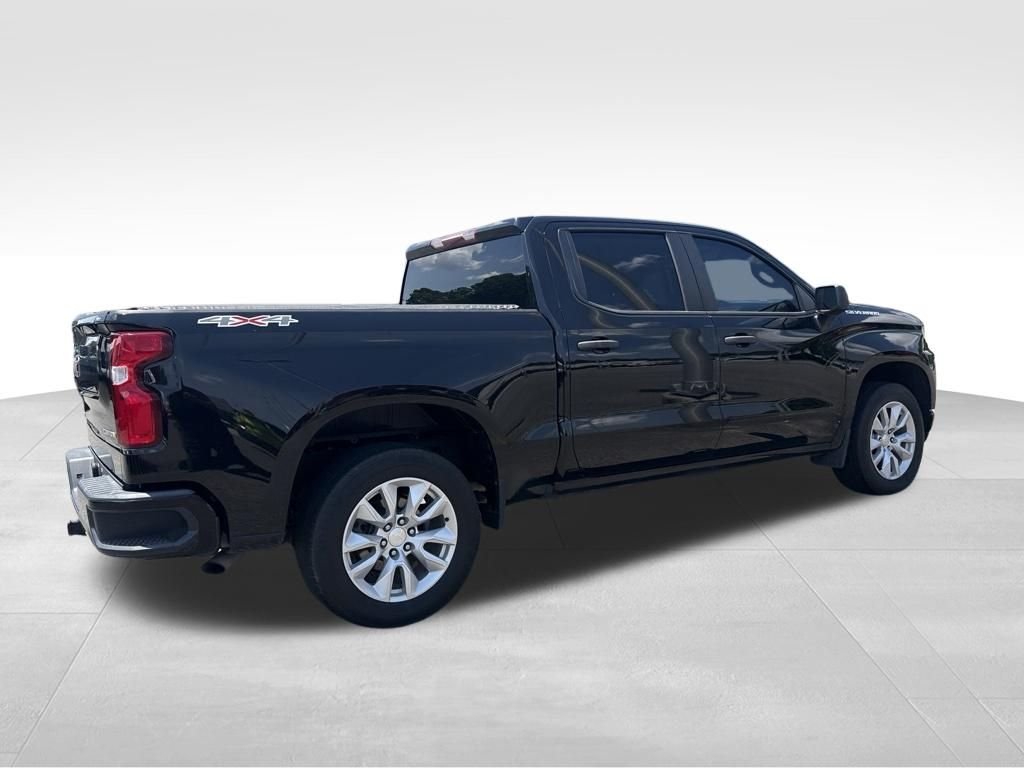 Used 2022 Black Chevrolet Custom image 16