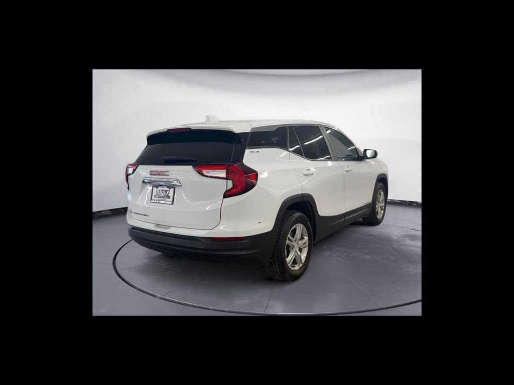 Used 2022 White GMC SLE image 6