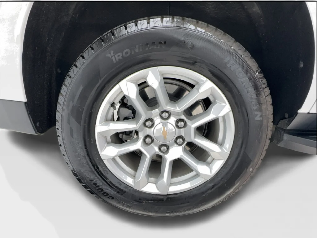 Used 2025 White Chevrolet LT image 18