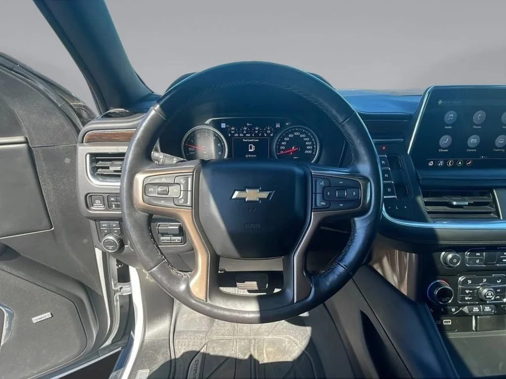 Used 2021 Iridescent Pearl Tricoat Chevrolet High Country image 17