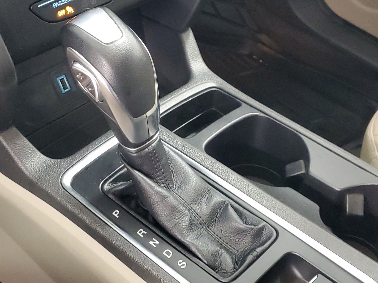 Used 2019 Gray Ford SEL image 24