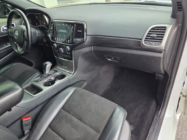 Certified Used 2022 White Jeep Laredo X image 15