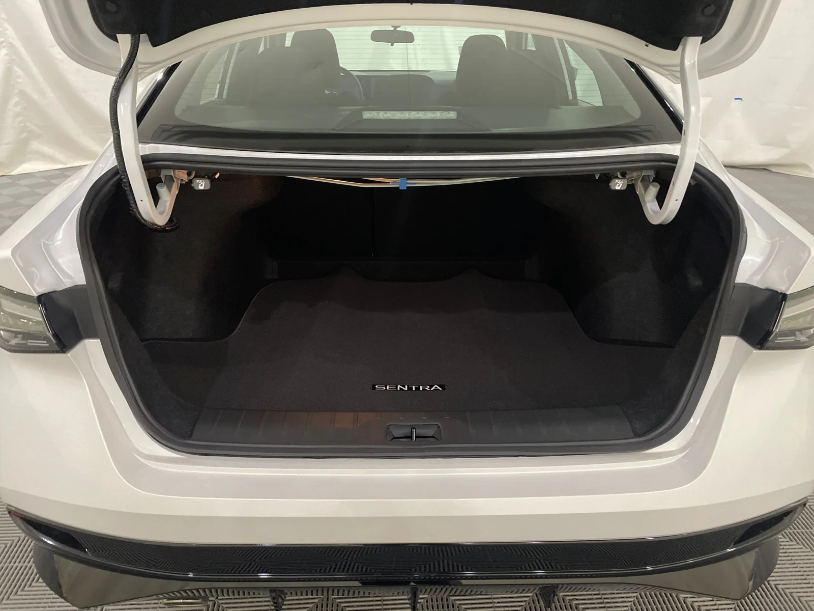 New 2027 Aspen White TriCoat / Super Black Two-tone Nissan SR Midnight Edition image 7