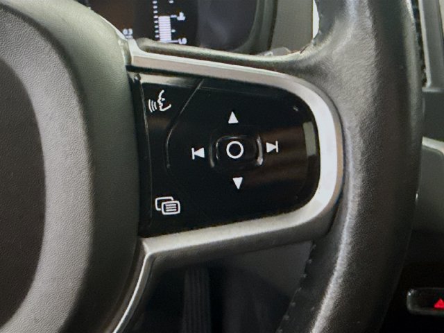 Used 2019 Magic Blue Metallic Volvo Momentum image 11