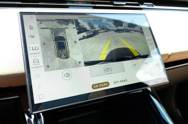 New 2026 Fuji White Land Rover SE image 28
