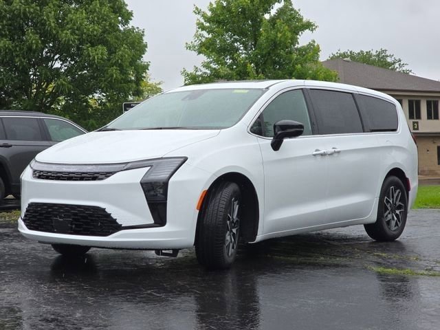 New 2027 Bright White Clear-Coat Exterior Paint Chrysler Limited image 24