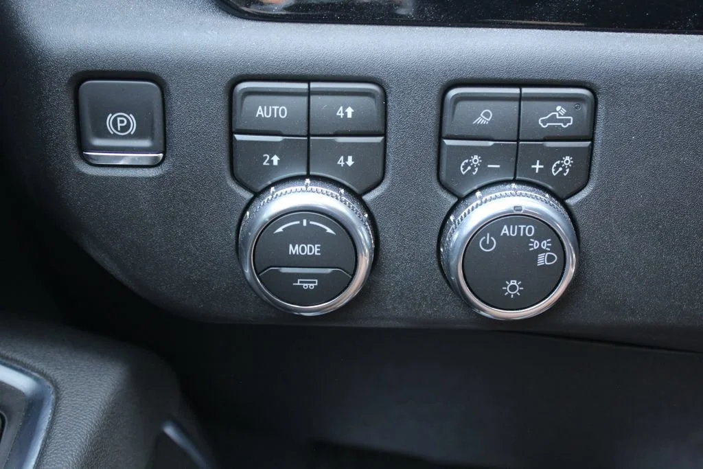 New 2026 Summit White GMC SLE image 18