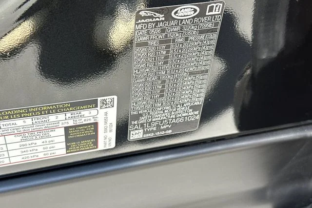 New 2026 Santorini Black Land Rover Dynamic SE image 28